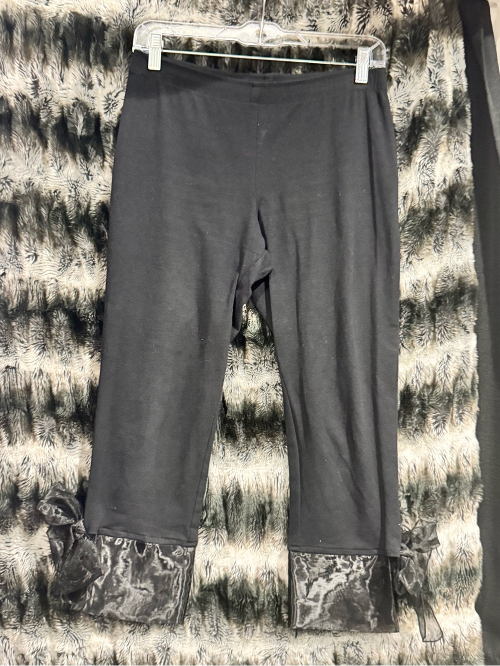 Black Womens  Capri Leggings with Velvet Bow Cuffs
